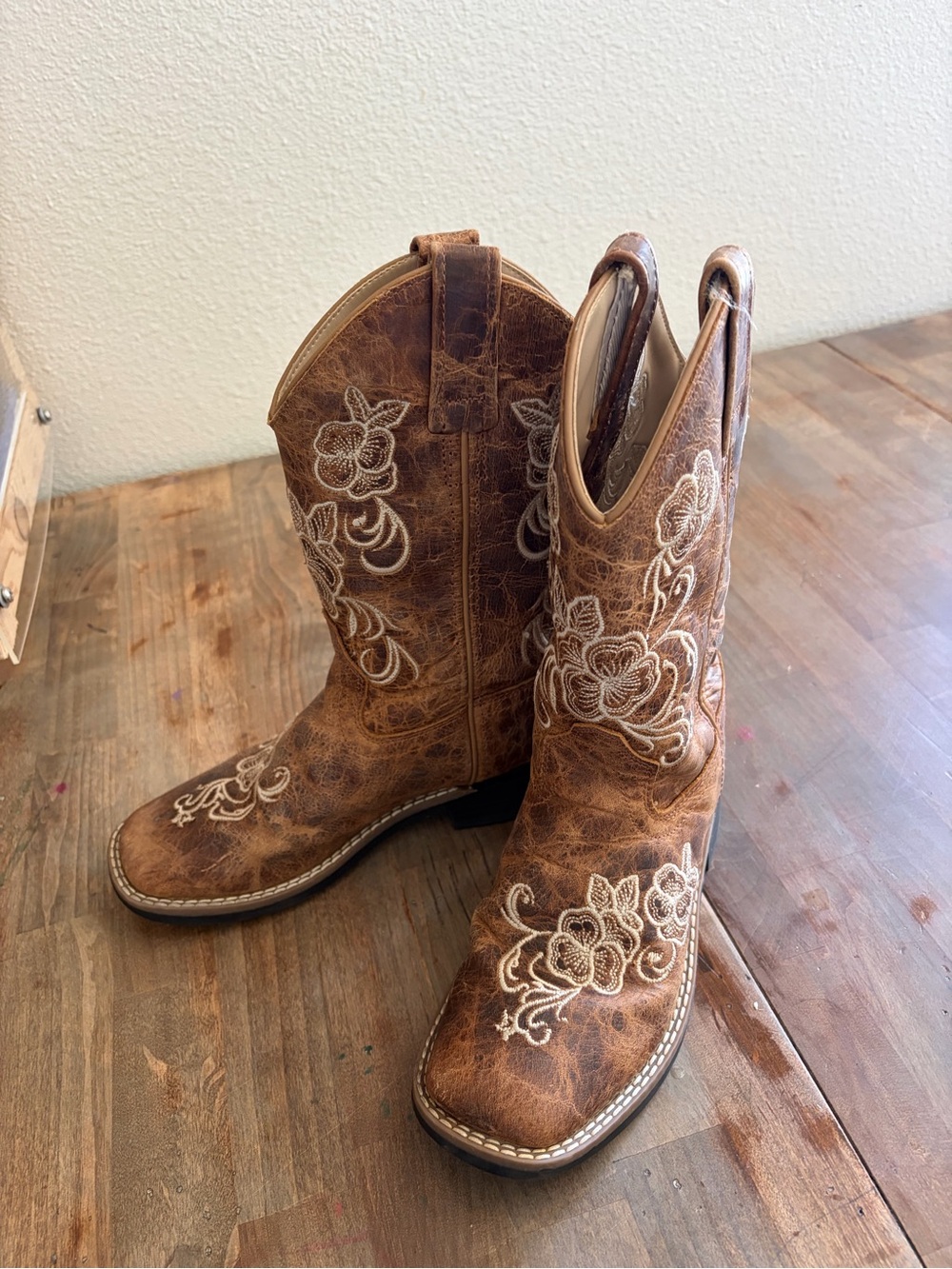Brown Floral Embroidered Western Cowgirl Boots